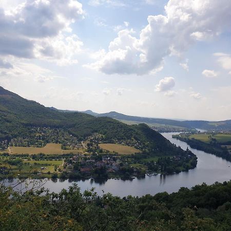 Garsoniera V Roddinem Dome Guest House Dubice Bagian luar foto